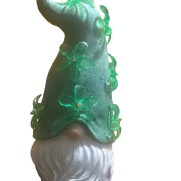 Garden Gnome with Green solar LED Hat - Picture 7 of 9